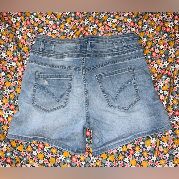 Suzanne Betro Jean Shorts Size Womens 10 - Picture 2 of 5